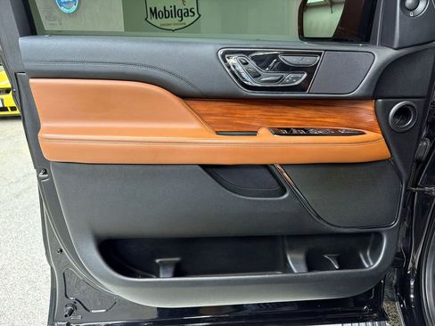 Used 2019 Lincoln Navigator Reserve AWD/4WD image 24