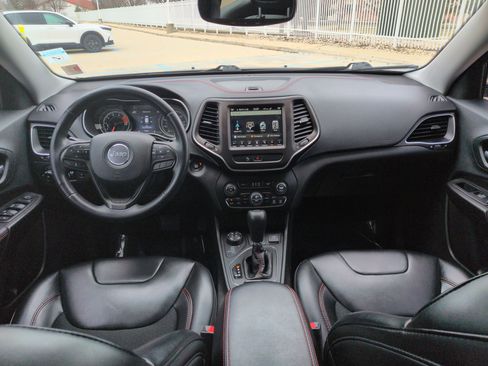 Used 2019 Jeep Cherokee Trailhawk w/ Comfort/Convenience Group image 25