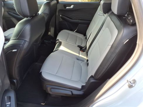 Used 2025 Ford Escape SE image 5