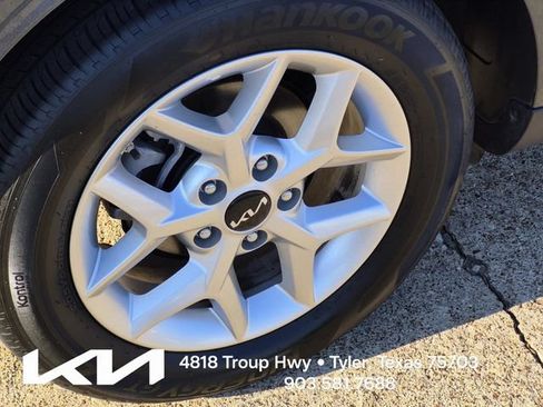Certified 2025 Kia Soul LX w/ LX Technology Package FWD image 7