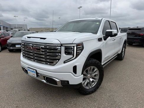 Used 2023 GMC Sierra 1500 Denali w/ Technology Package AWD/4WD image 3
