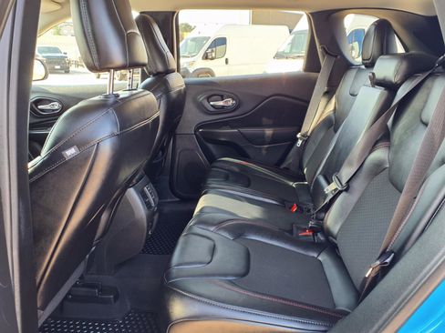 Used 2022 Jeep Cherokee Trailhawk image 11