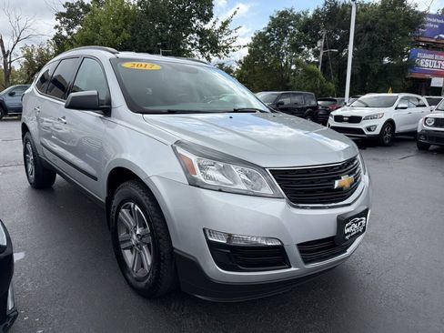 Used 2017 Chevrolet Traverse LS FWD image 3