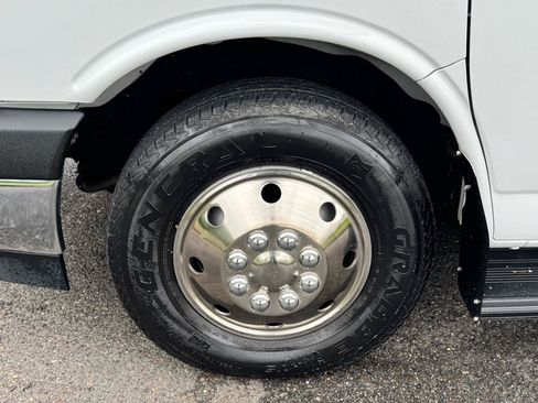 Used 2019 Chevrolet Express 4500 w/ RV Package RWD image 54