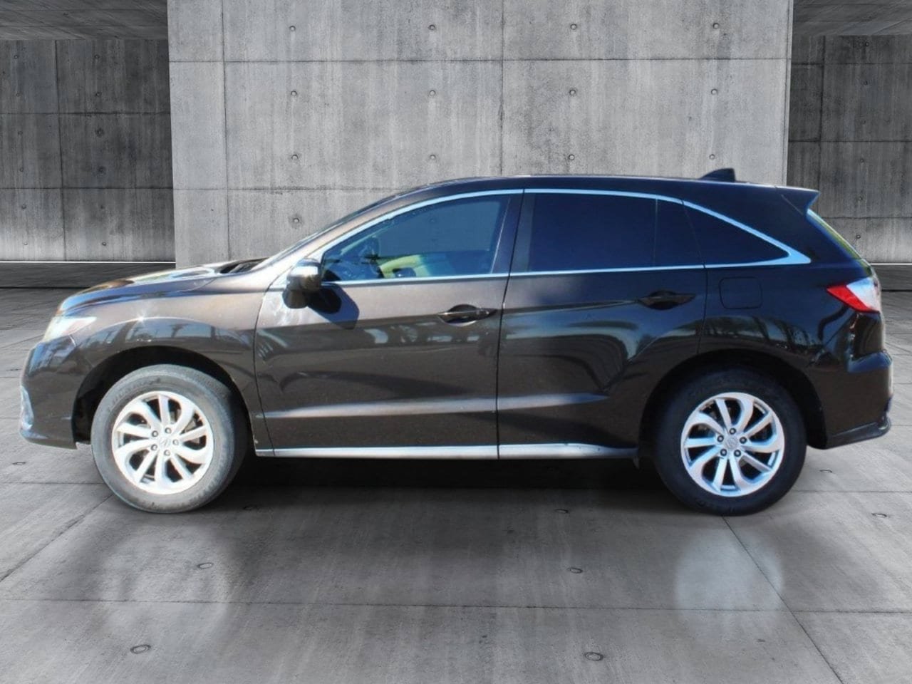 Used 2017 Acura RDX w/ Technology Package FWD image 2