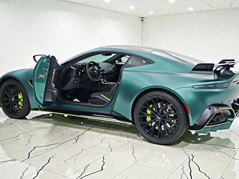 Used 2023 Aston Martin V8 Vantage Coupe image 6