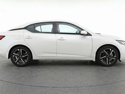 Used 2025 Nissan Sentra SV FWD image 11