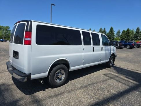 Used 2025 Chevrolet Express 3500 LT w/ LT Preferred Equipment Group RWD image 4