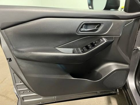 Used 2024 Nissan Rogue S AWD/4WD image 20