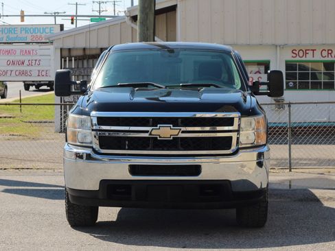 Used 2011 Chevrolet Silverado 2500 W/T w/ Snow Plow Prep Package AWD/4WD image 2