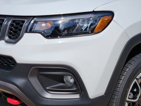 Certified 2025 Jeep Compass Trailhawk AWD/4WD image 8