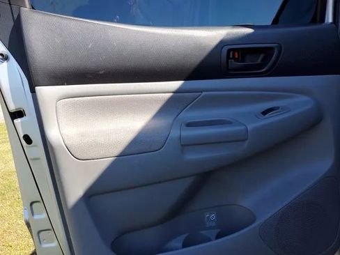 Used 2011 Toyota Tacoma PreRunner image 14