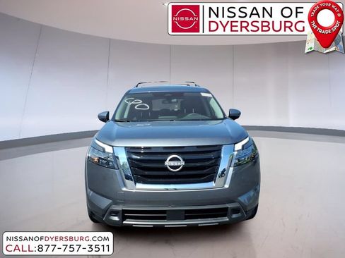 Used 2025 Nissan Pathfinder SV w/ SV Premium Package FWD image 8