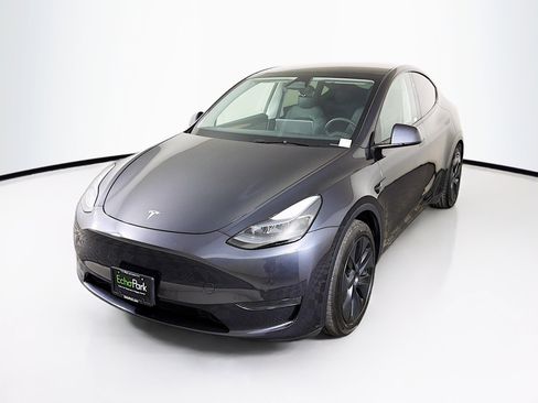 Used 2024 Tesla Model Y Long Range AWD/4WD image 3