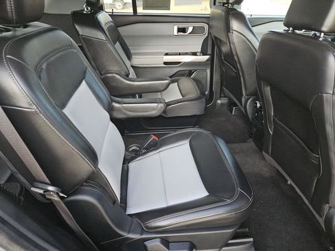 Used 2024 Ford Explorer XLT w/ Equipment Group 202A RWD image 39