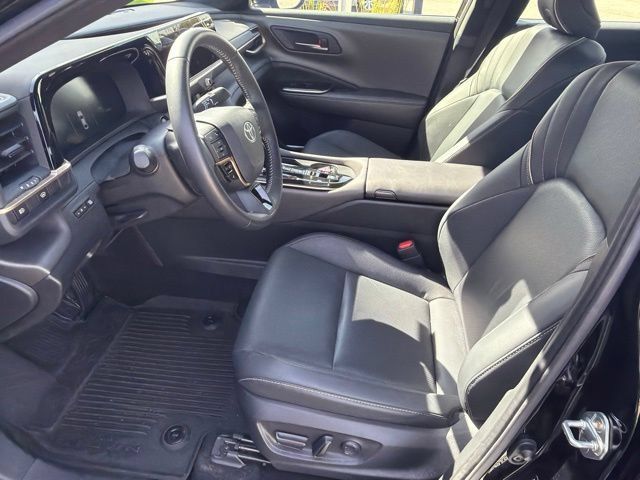 Used 2025 Toyota Crown AWD/4WD image 12