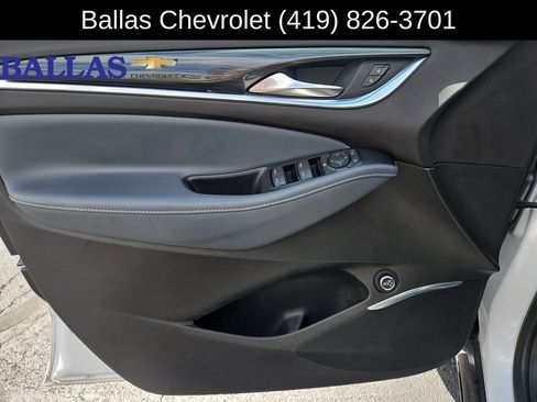 Used 2022 Buick Enclave Essence w/ Sport Touring Edition FWD image 23