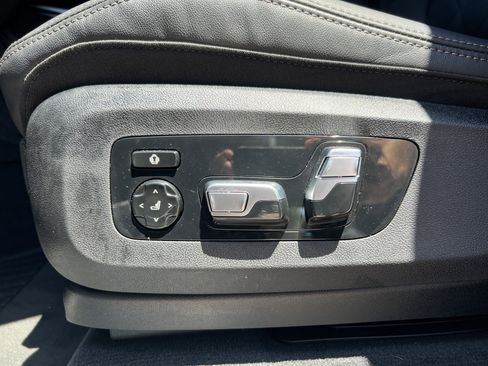 Used 2026 BMW X7 xDrive40i w/ M Sport Package AWD/4WD image 39
