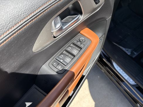 Used 2024 Chrysler Pacifica Pinnacle FWD image 15