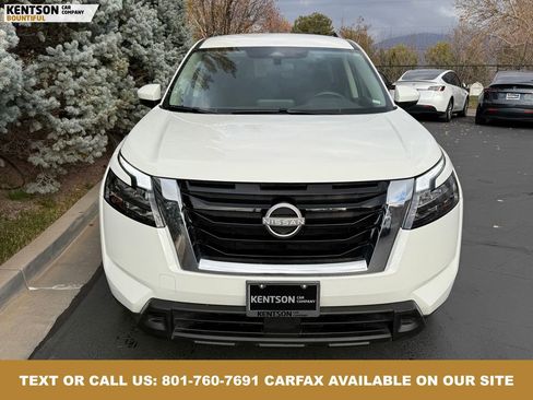 Used 2025 Nissan Pathfinder SV image 2