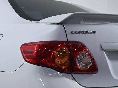Used 2010 Toyota Corolla S image 7