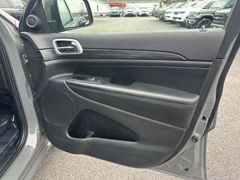 Used 2022 Jeep Grand Cherokee Laredo X image 18