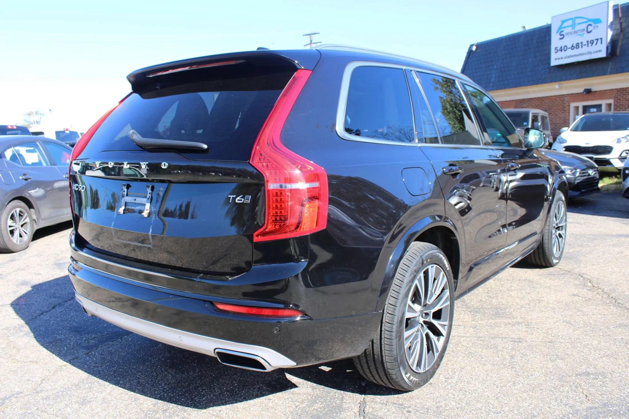 Used 2020 Volvo XC90 T6 Momentum AWD/4WD image 8