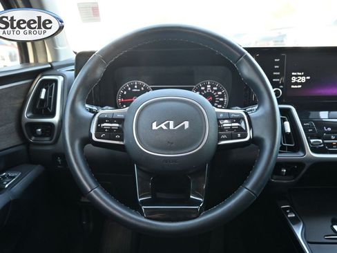 Used 2023 Kia Sorento EX w/ Panoramic Sunroof Package FWD image 10