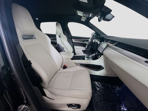 Used 2025 Jaguar F-PACE R-Dynamic S image 29