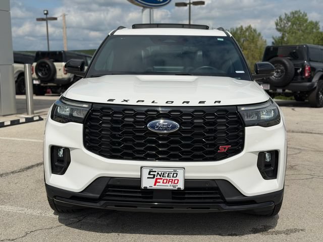 Used 2025 Ford Explorer ST w/ Sun And Sound Package AWD/4WD image 2