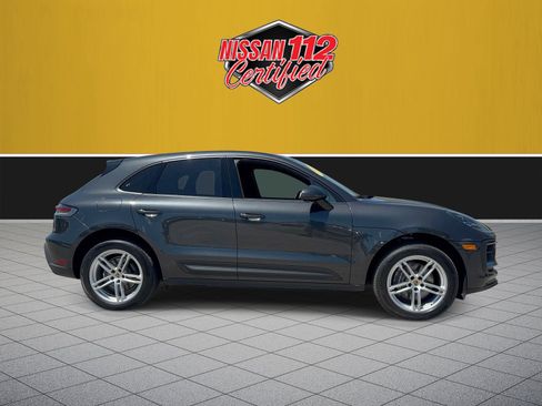 Used 2022 Porsche Macan w/ Premium Package Plus AWD/4WD image 4