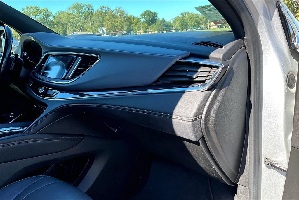 Used 2022 Buick Enclave Premium FWD image 13