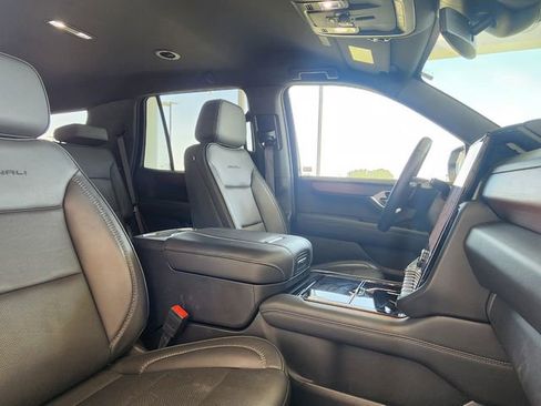 Used 2025 GMC Yukon Denali RWD image 25