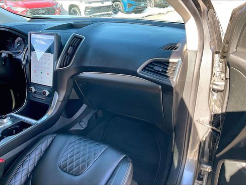 Used 2023 Ford Edge Titanium image 12