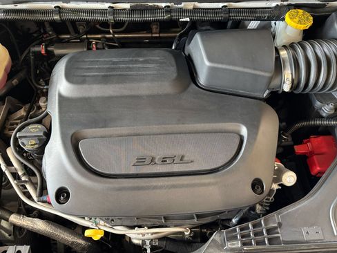 Used 2025 Chrysler Pacifica Select FWD image 31
