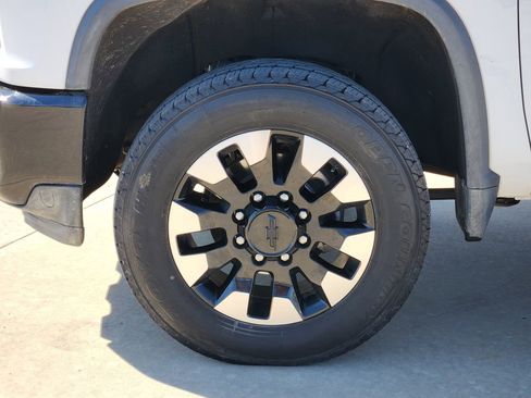 Used 2020 Chevrolet Silverado 2500 Custom w/ Custom Value Package image 14