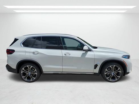 New 2026 BMW X5 xDrive40i w/ Premium Package AWD/4WD image 3