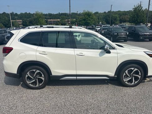 Used 2022 Subaru Forester Touring AWD/4WD image 2