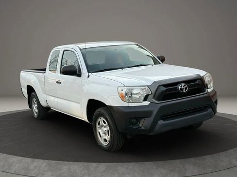 Used 2015 Toyota Tacoma 2WD Access Cab image 3