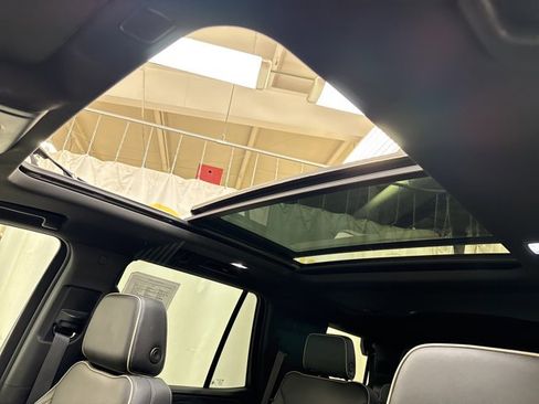 Used 2023 GMC Yukon SLT w/ SLT Premium Package AWD/4WD image 23