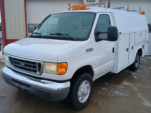 Used 2006 Ford E-350 and Econoline 350 Super Duty image 3