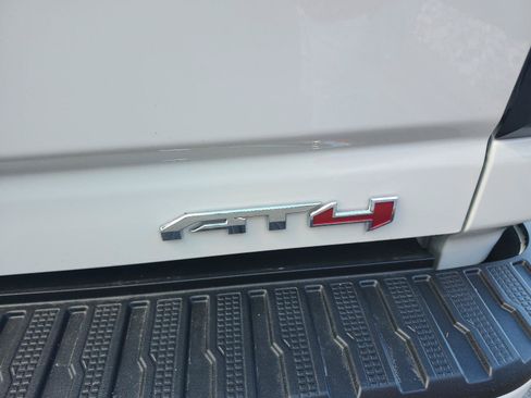 Used 2025 GMC Sierra 2500 AT4 w/ AT4 Premium Plus Package AWD/4WD image 5