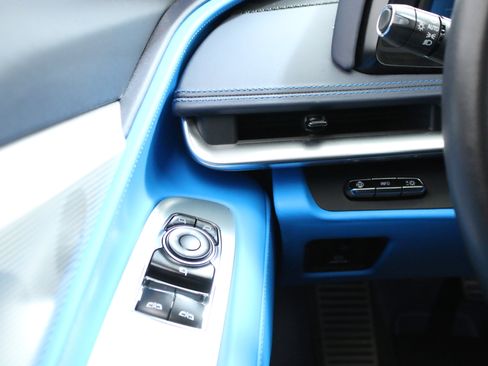 Used 2023 Chevrolet Corvette Stingray Premium Cpe w/ Z51 Performance Package RWD image 15