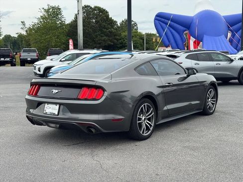 Used 2017 Ford Mustang Coupe RWD image 3