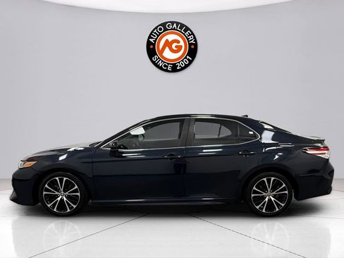 Used 2020 Toyota Camry SE image 4