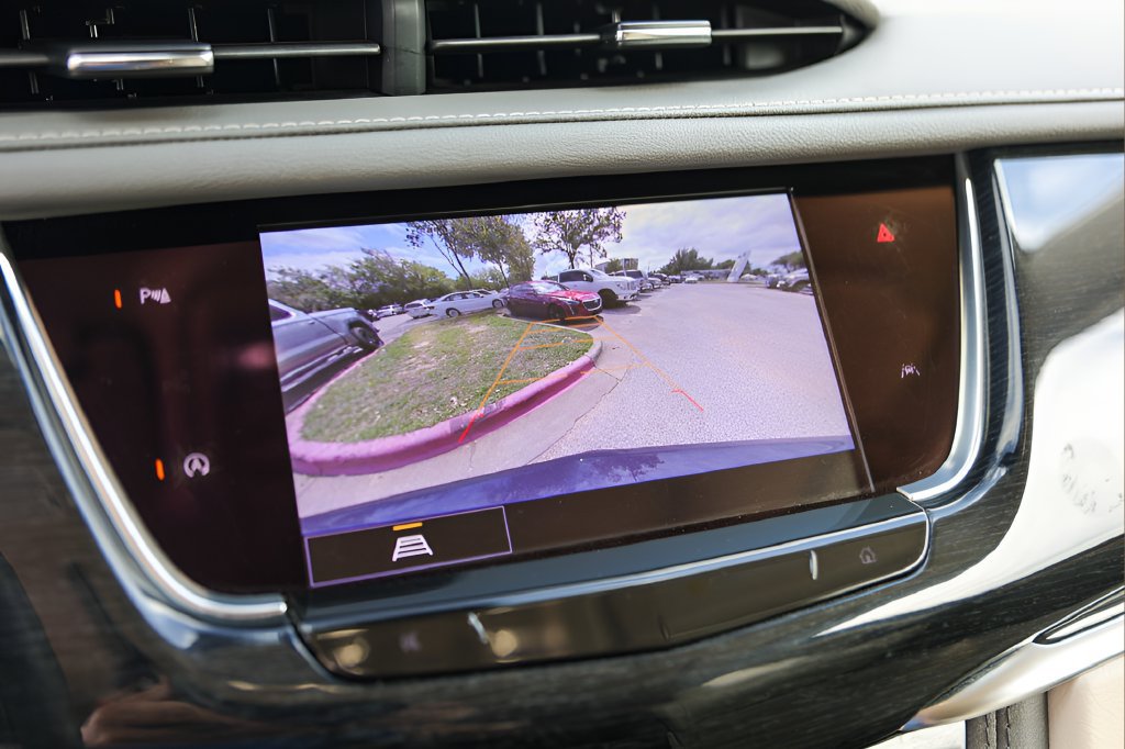 Used 2025 Cadillac XT6 Premium Luxury FWD image 17