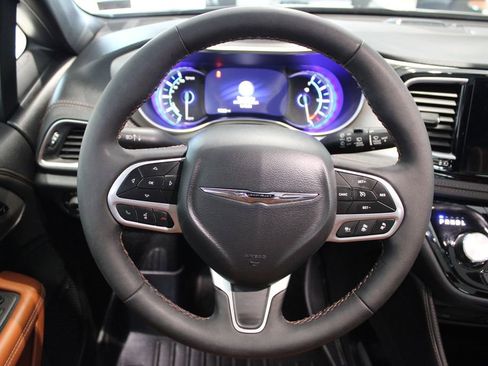 Used 2024 Chrysler Pacifica Pinnacle image 23