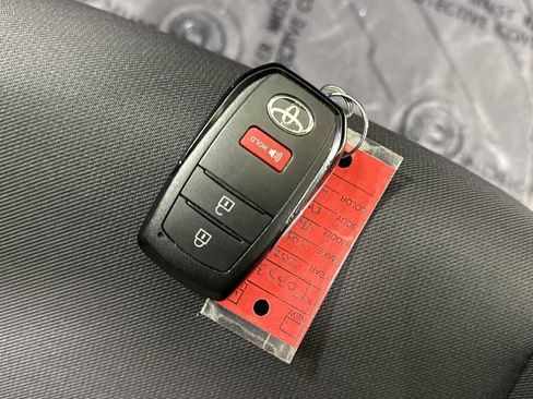 Used 2024 Toyota Tacoma TRD Off-Road image 31