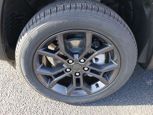 New 2025 Jeep Grand Cherokee Limited image 9