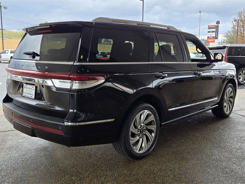 Used 2024 Lincoln Navigator Reserve image 5